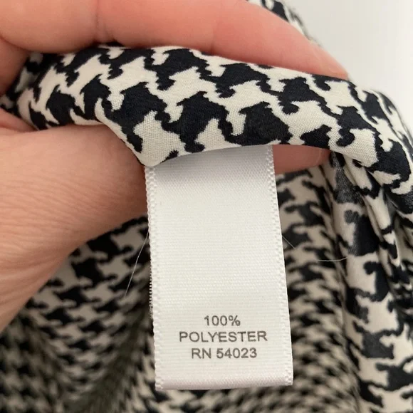 2/$30 🖤 Banana republic top 🖤 houndstooth 🖤 size 2p - Picture 5 of 6